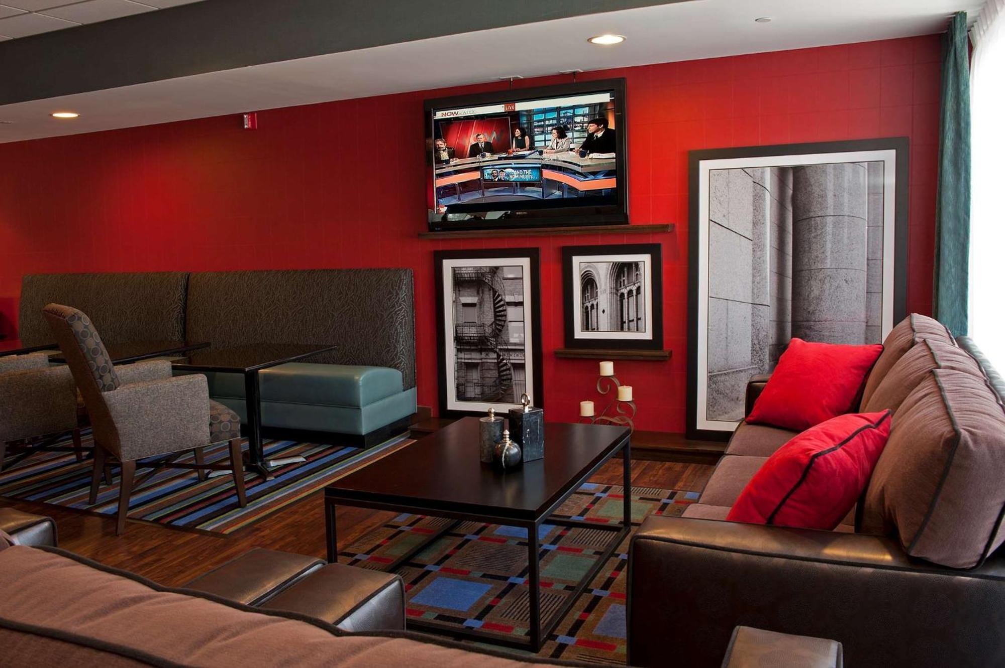 Hotel Hampton Grand Rapids-south 3*